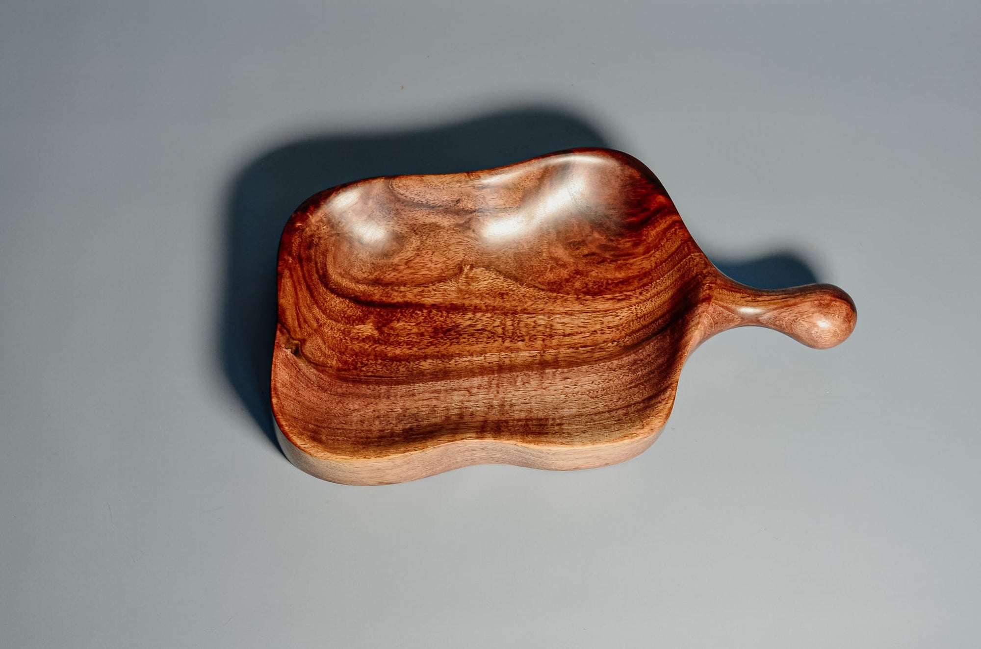AestheticAccent™ Canadian Walnut Wooden Plate With A Handle